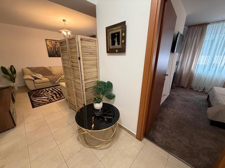 Apartament cu 2 camere decomandat în Splaiul Unirii