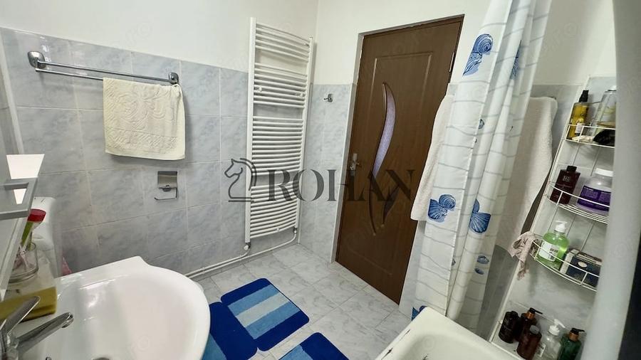 Apartament cu 3 camere decomandat în Cetate