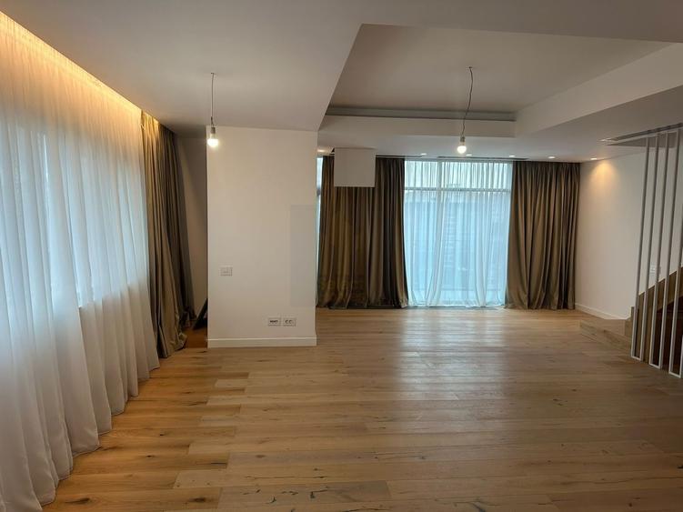 Apartament cu 4 camere semidecomandat, mobilat în Eminescu