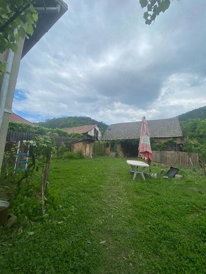 Casă cu 5 camere cu Teren 1674 Mp în Stupini