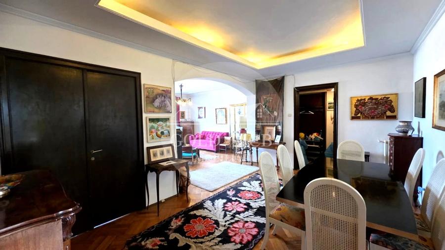 Apartament cu 3 camere circular în P-ța Universității