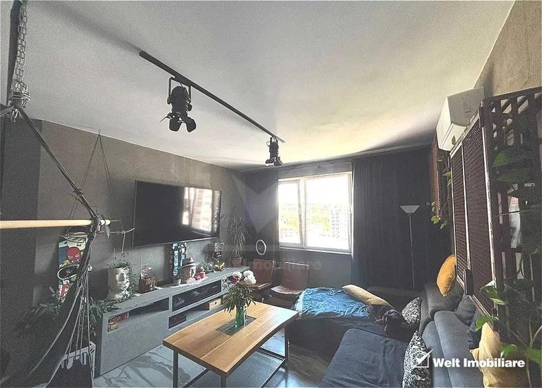 Apartament cu 3 camere semidecomandat, mobilat în Florești