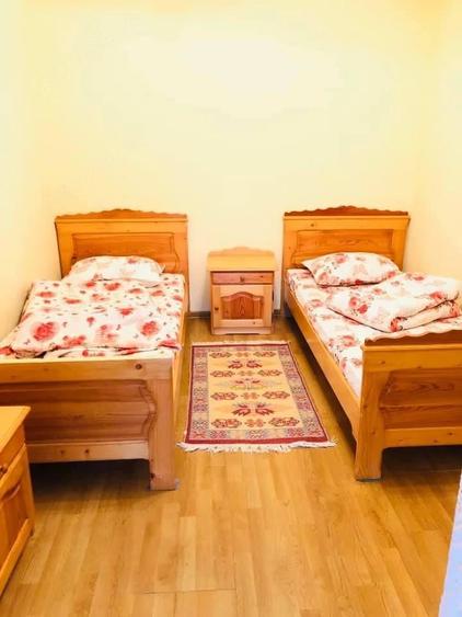 Casă cu 9 camere cu Teren 8233 Mp în Mărgău