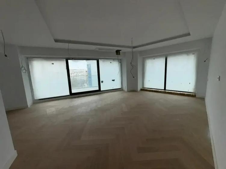 Apartament cu 4 camere semidecomandat în Unirii