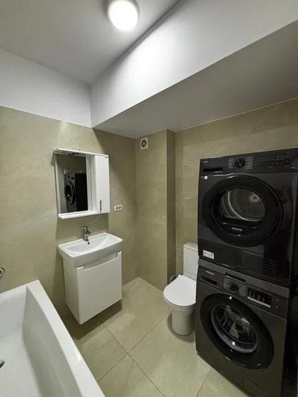 Apartament cu 3 camere decomandat, mobilat în Trafic Greu