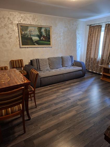 Apartament cu 4 camere decomandat în Mofleni