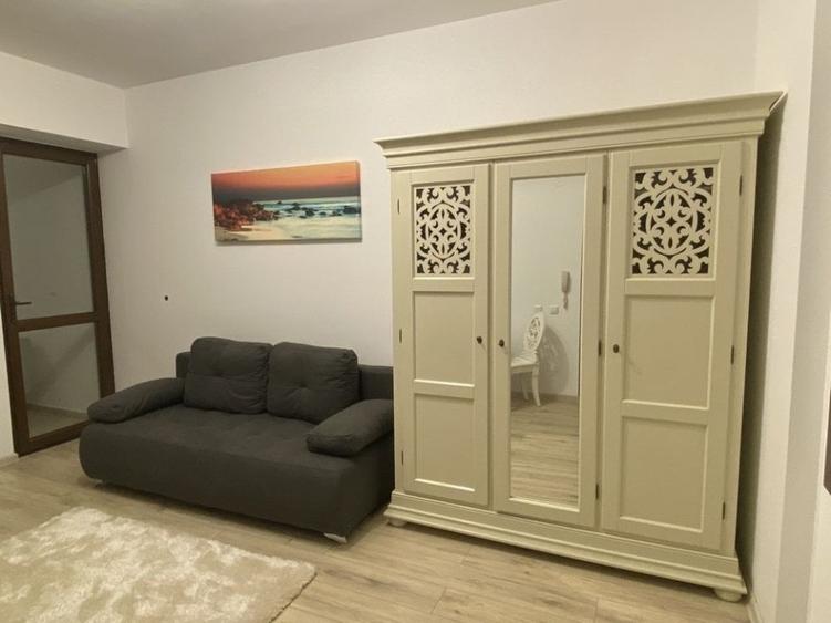 Garsonieră decomandată în Palat