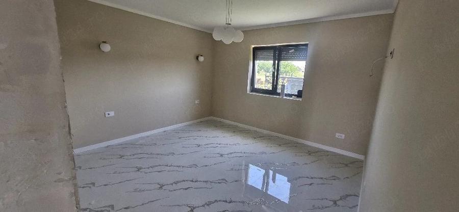Casă cu 3 camere cu Teren 385 Mp în Central