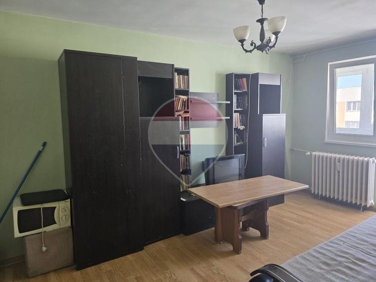 Apartament cu 2 camere semidecomandat în 1 Decembrie 1918