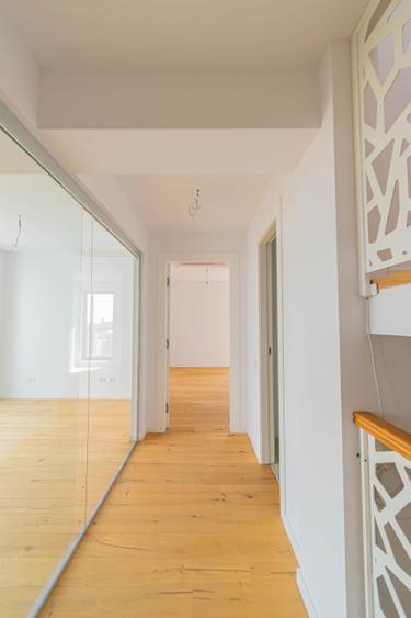 Apartament cu 6 camere decomandat în Aviației