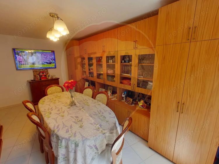 Apartament cu 4 camere decomandat în Central