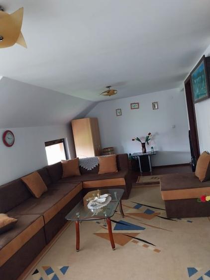 Casă individuală cu 7 camere cu Teren 1330 Mp în Măneciu-Pământeni
