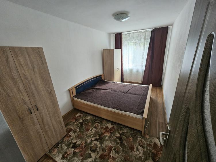 Apartament cu 3 camere semidecomandat în Fortuna