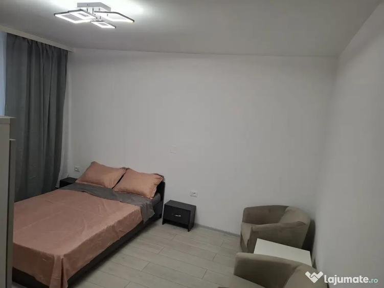 Garsonieră decomandată în Central