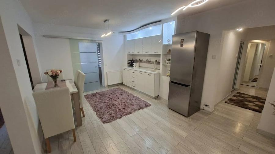 Apartament cu 3 camere decomandat în Eremia