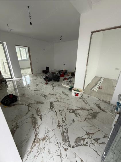 Casă cu 6 camere cu Teren 250 Mp în Albina