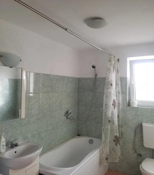Apartament cu 3 camere decomandat în Lipovei