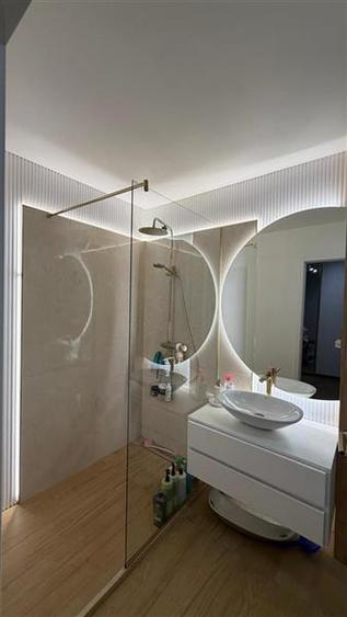 Apartament cu 3 camere circular, mobilat în Florești