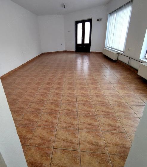 Spațiu comercial, de 45 mp, în Central