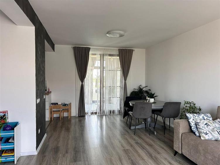 Casă cu 4 camere cu Teren 300 Mp în Săsar