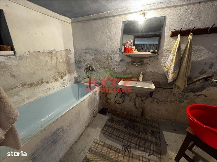 Casă cu 4 camere în Osica de Sus