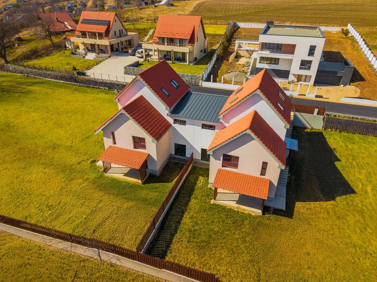 Casă individuală cu 7 camere cu Canalizare în Sălicea