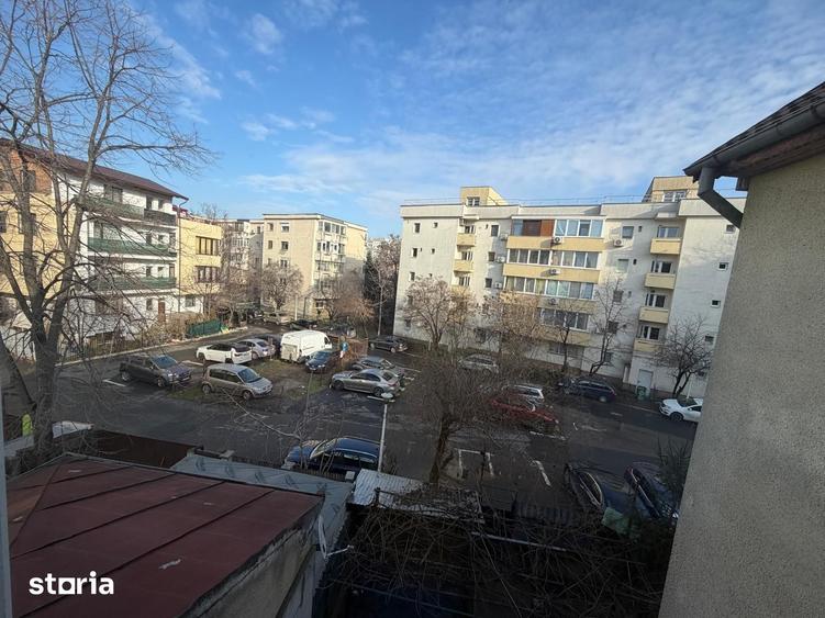 Casă cu 6 camere cu Teren 60 Mp în Vitan