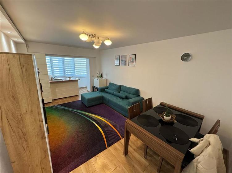 Apartament cu 3 camere decomandat, mobilat în Central