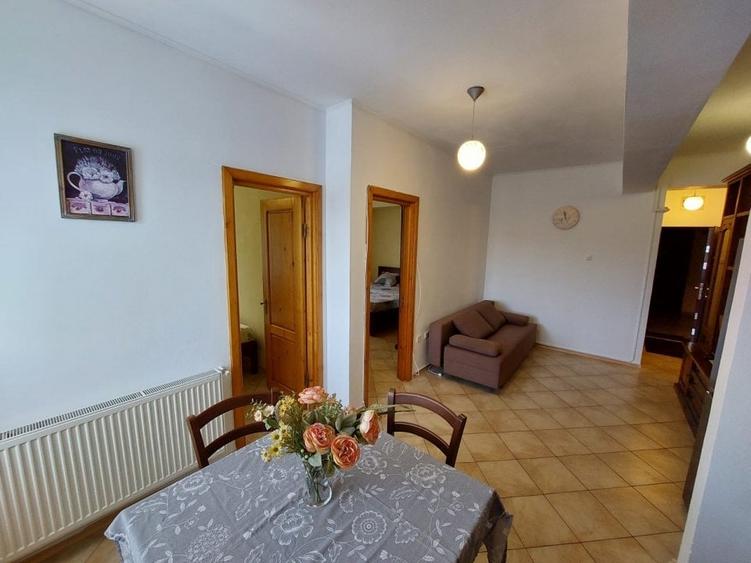 Apartament cu 3 camere decomandat, mobilat în Prundu