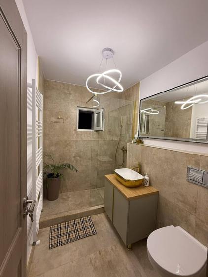 Apartament cu 3 camere semidecomandat, mobilat în Zorilor