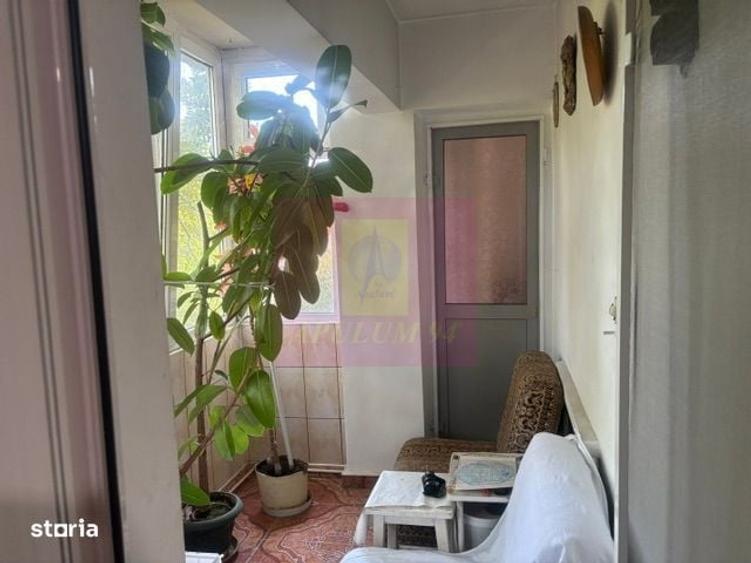 Apartament cu 3 camere decomandat în Drumul Sării