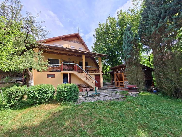 Casă cu 4 camere în Bughea de Jos