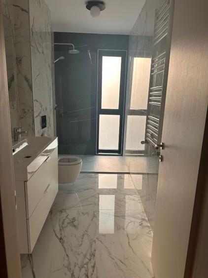 Apartament cu 4 camere semidecomandat, mobilat în Central