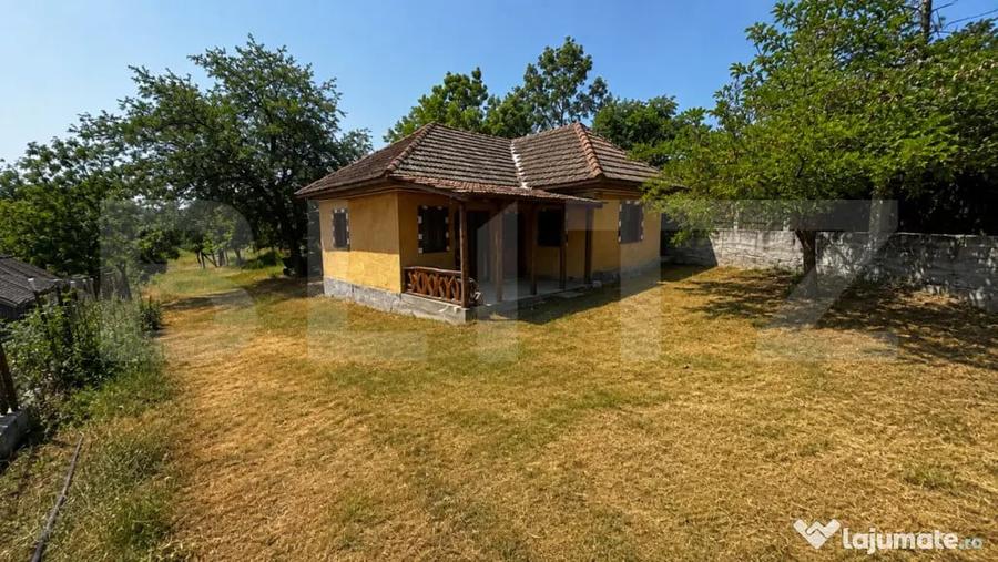 Casă cu 3 camere cu Teren 1427 Mp în Central