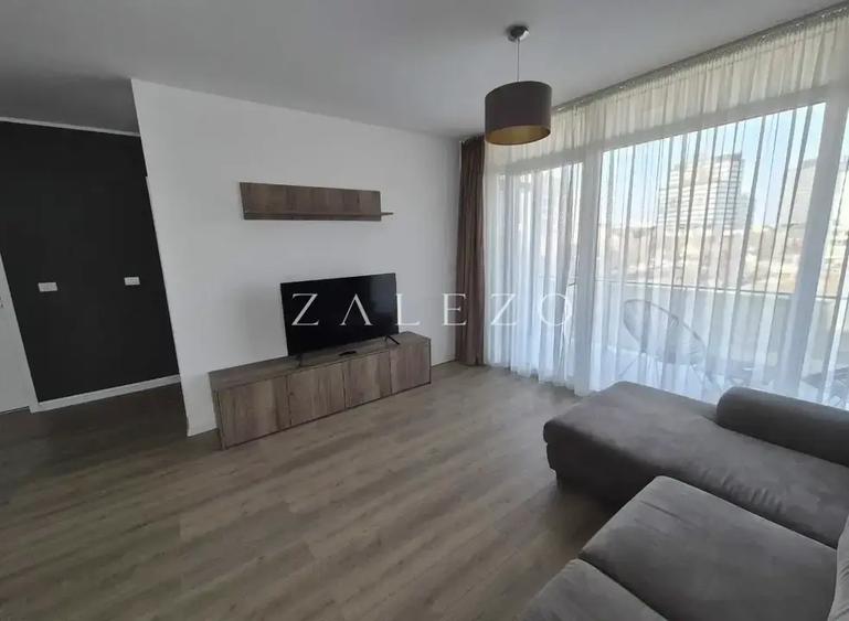 Apartament cu 2 camere semidecomandat, mobilat în Central