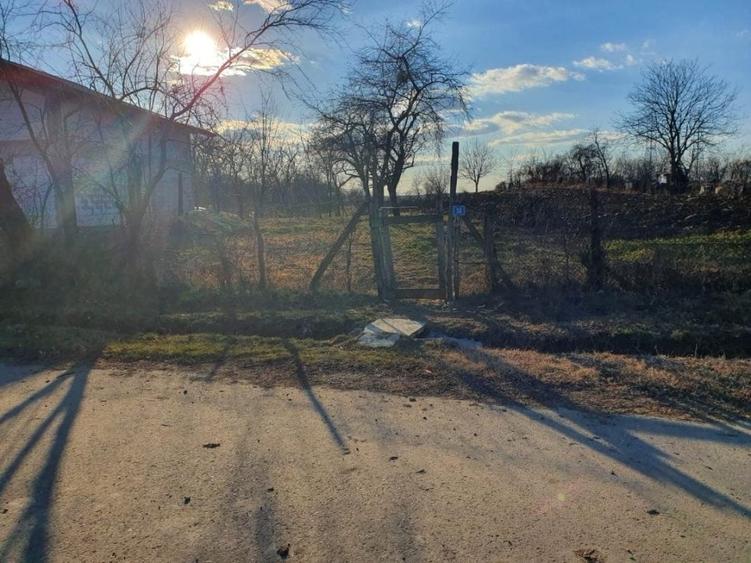 Teren agricol intravilan de 2065 mp, în Cocorăștii Colț