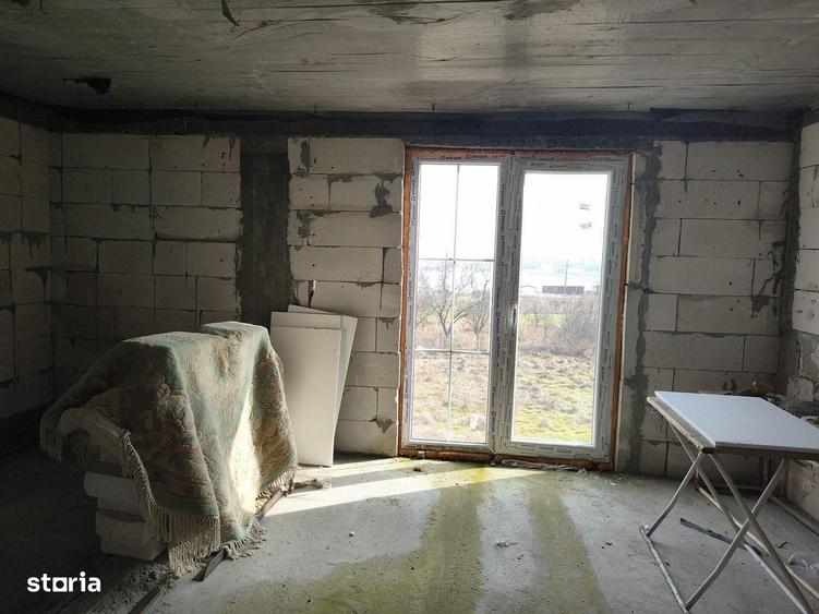 Casă cu 7 camere cu Teren 440 Mp în Sud