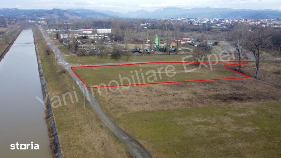 Teren de 5100 mp, în Central