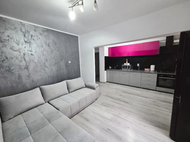 Apartament cu 3 camere decomandat în Micro 20