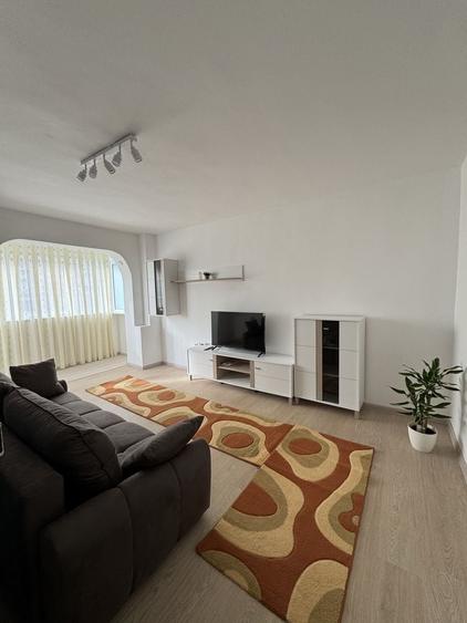 Apartament cu 3 camere decomandat în Rogerius