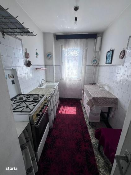 Apartament cu 2 camere semidecomandat în Craiovița Nouă — fotografia 2
