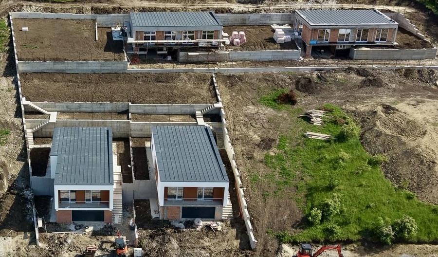 Casă cu 4 camere în Dezmir