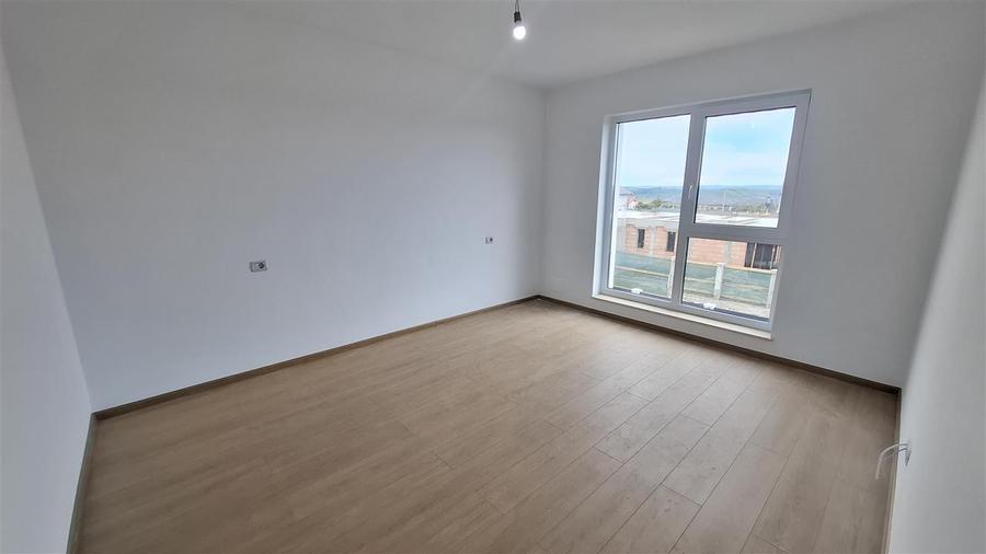 Duplex cu 4 camere cu Canalizare în Valea Lupului