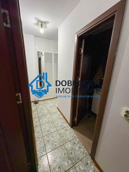 Apartament cu 4 camere decomandat, mobilat în Peco