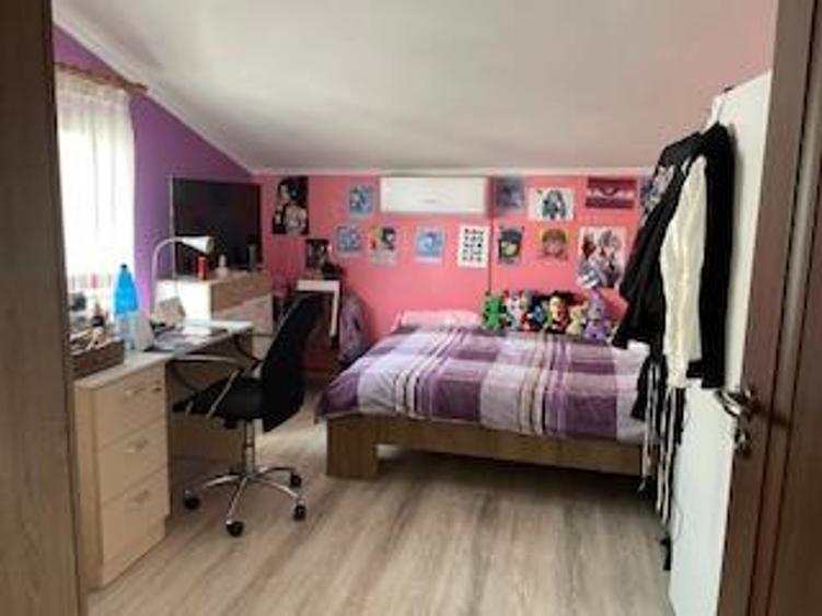 Casă cu 5 camere cu Teren 235 Mp în Pipera