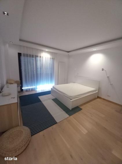 Casă cu 6 camere cu Teren 386 Mp în Băneasa