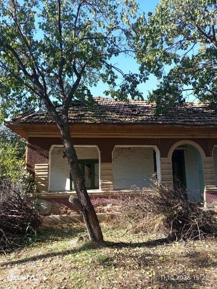 Casă cu 5 camere cu Garaj în Valea Stânii
