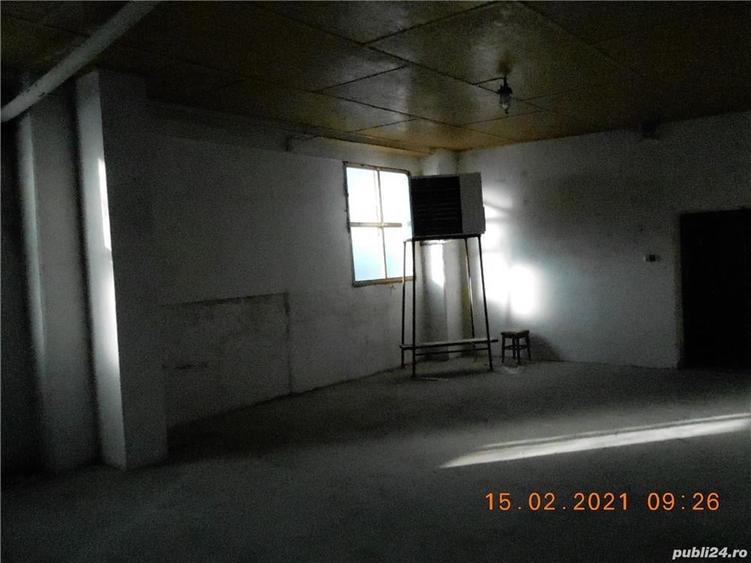 Spațiu comercial, de 800 mp, în Ineu