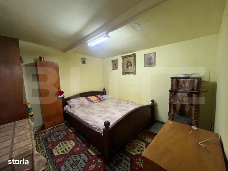 Casă cu 4 camere în Leamna de Sus