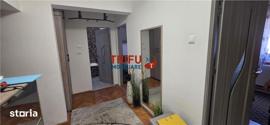 Apartament cu 3 camere decomandat în Cetate